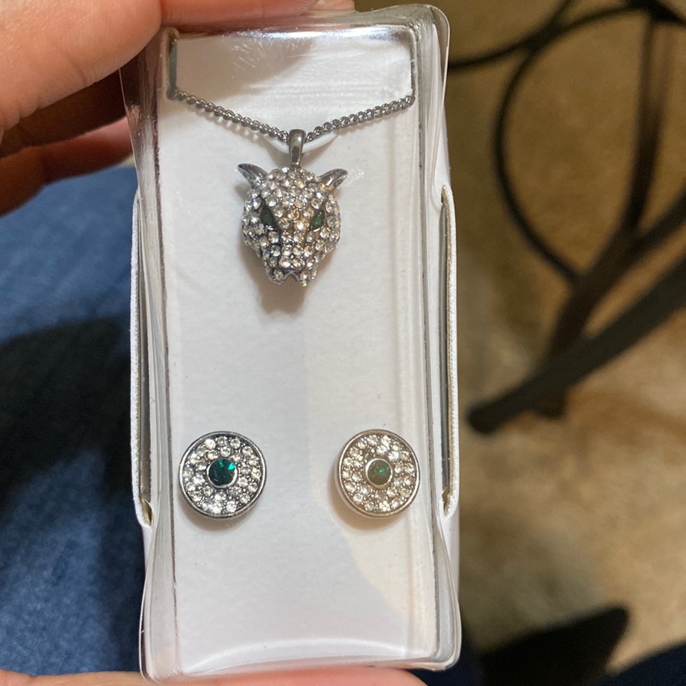 Jessica Simpson Panther Necklace Only